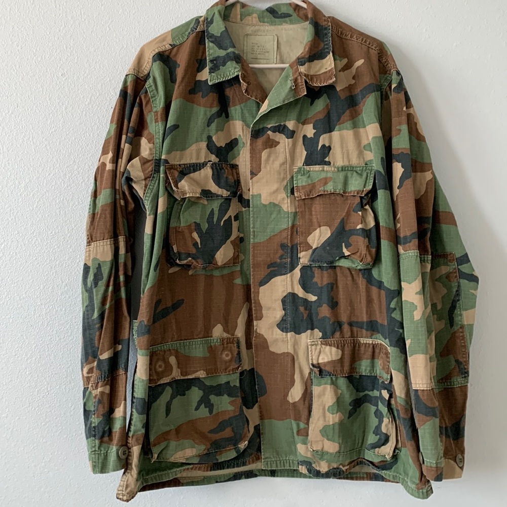 Military BDU camo pattern vintage uniform blouse button up shacket top!